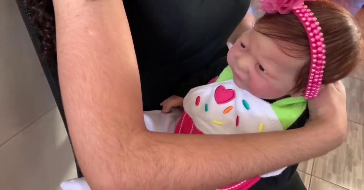 FALANDO SOBRE BONECAS REBORN - Pensando bem, os verdadeiros Bonecos somos nós.